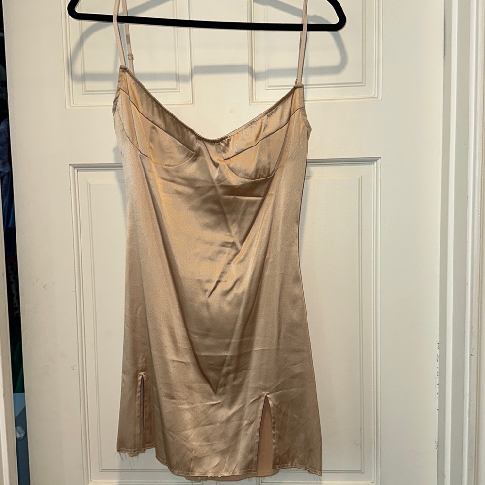 Are you am I prissy silk slip dress in nude color size Medium worn once
